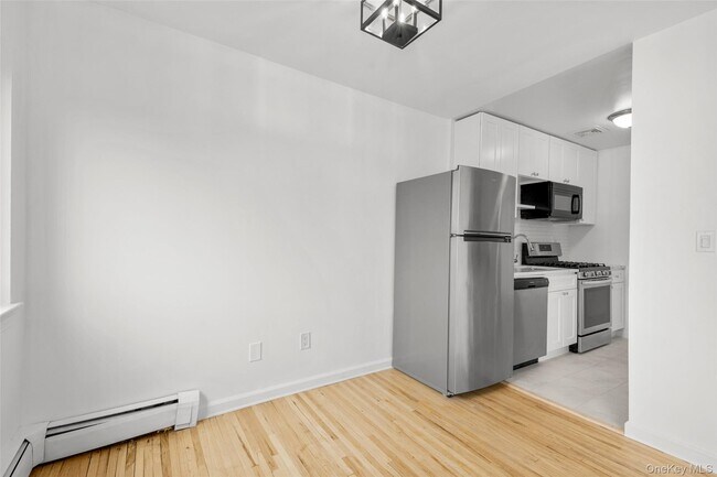 Building Photo - 900 Midland Ave