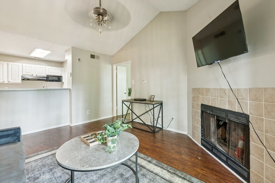 Building Photo - 3784 University Dr NW