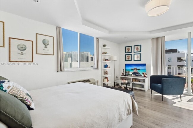 Building Photo - 1255 Collins Ave