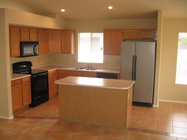 Building Photo - Gilbert 3Bd/2Bth + Den Single Story Home - Landscaping Included