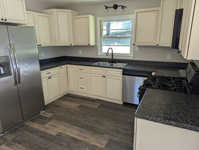Building Photo - 109 Poplar Trl