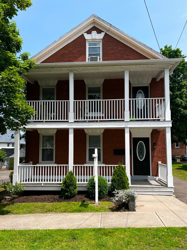 Building Photo - 526 High St