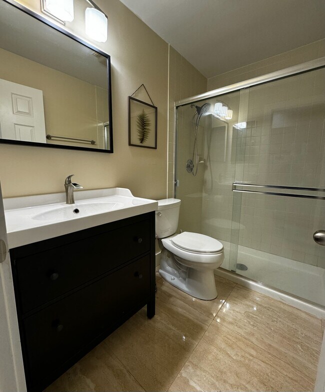 Building Photo - 5520 Coach House Cir