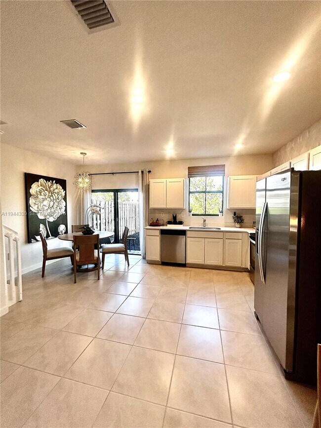 Building Photo - 453 NE 13th St