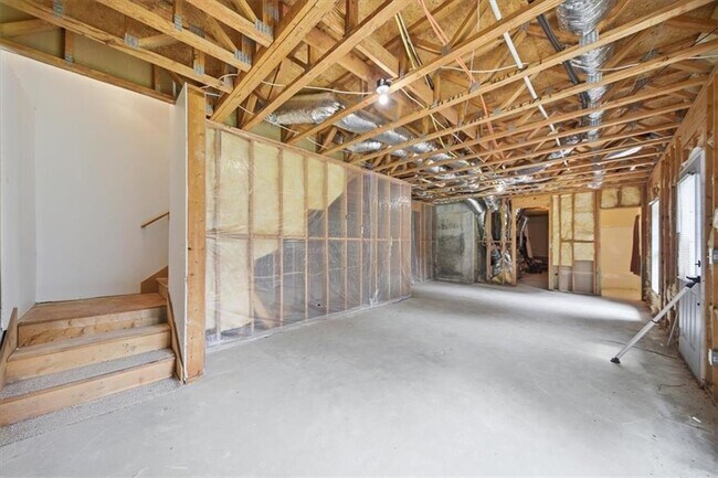 Building Photo - 2000 Millstone Dr SW