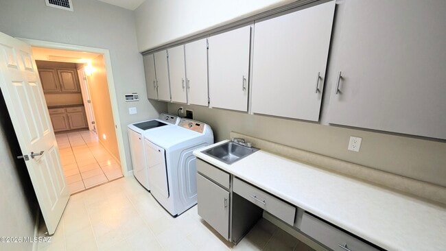Building Photo - 37985 S Eagle Dr