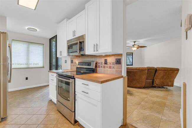 Building Photo - 15405 Miami Lakeway N