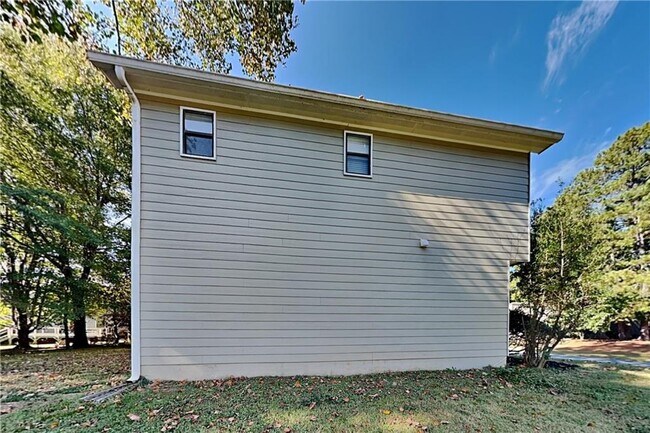 Building Photo - 2078 Arrowhead Trail