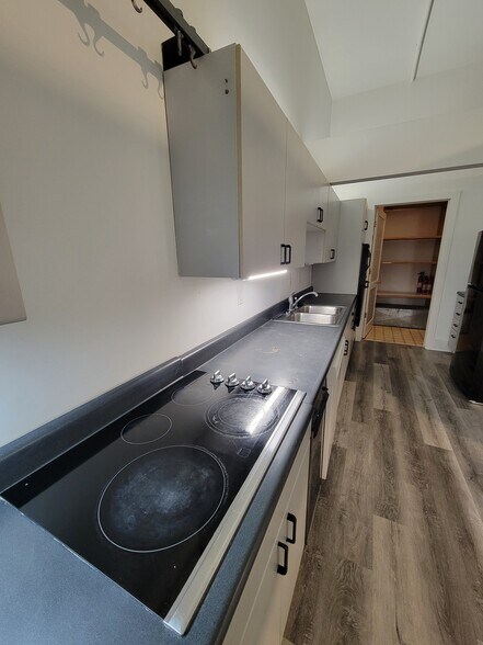 Building Photo - 122 N 3rd St