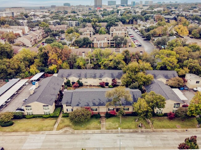 Building Photo - 7718 Royal Ln