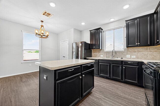 Building Photo - 5027 Brewcastle Ln
