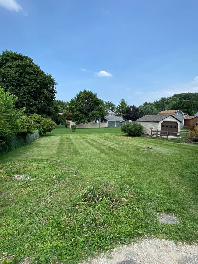 Building Photo - Cozy Renovated 2-Bedroom Home in Emmaus – ...