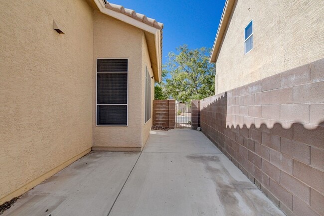 Building Photo - 8621 Sierra Cima Ln