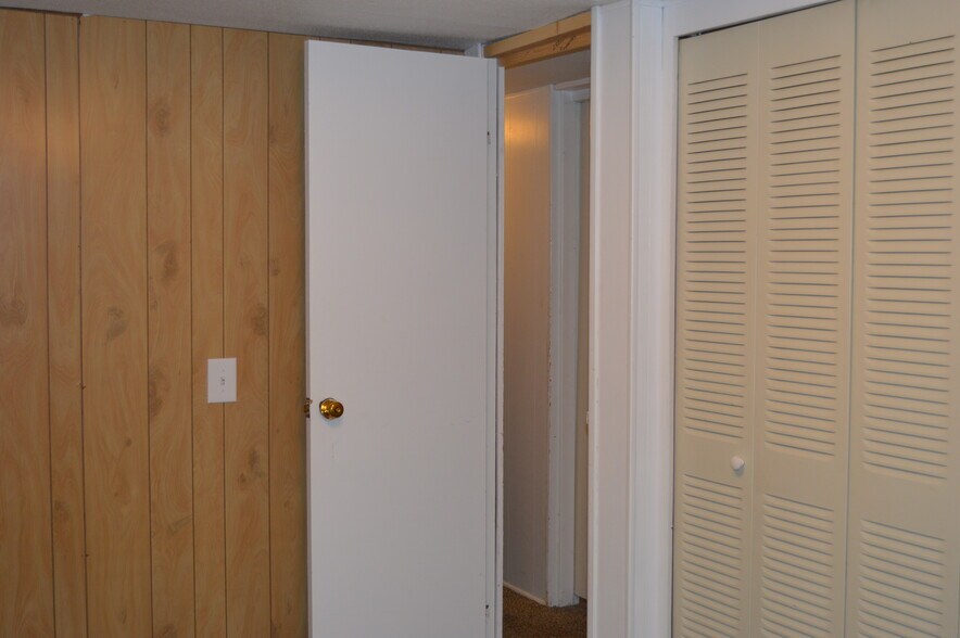 Building Photo - 3537 School Dr