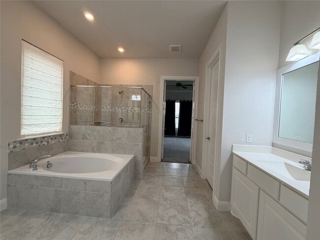 Building Photo - 10927 Perennial Mist Dr