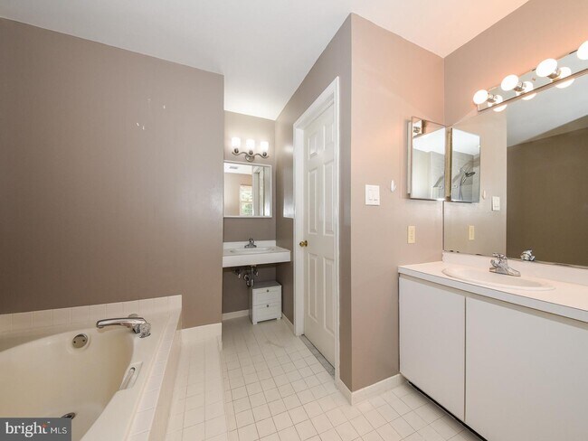 Building Photo - 252 Copper Beech Dr