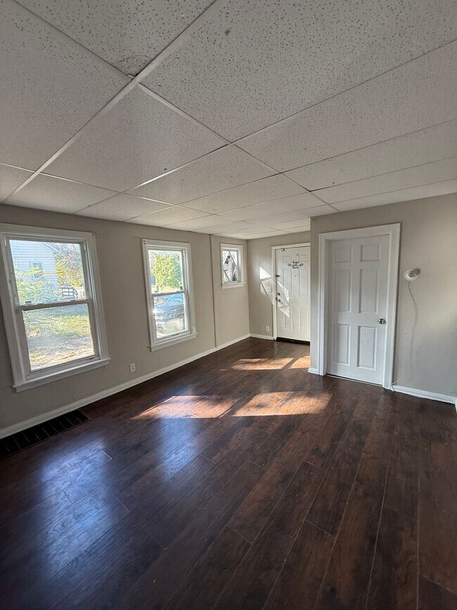 Building Photo - SECTION 8 and EDEN Accepted!! Your Newly Renovated Dream 5 Br Home Awaits!!