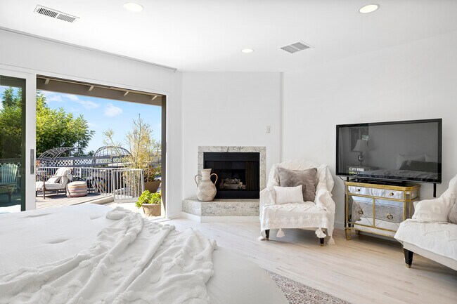 Master Bedroom - 4557 Don Milagro Dr
