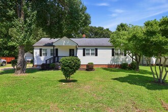 Building Photo - Modern Updates in this Classic 3bedroom/2.5 Bath Home in Erwin