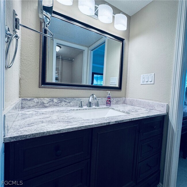 Building Photo - 2264 Winkler Ave