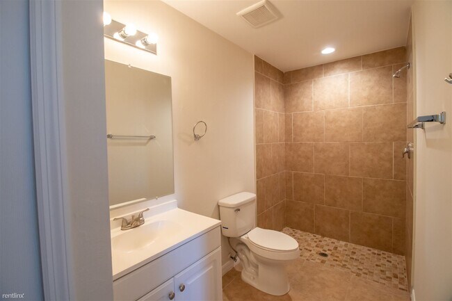 Building Photo - 3 br, 2 bath Duplex - 4623 Skyline Bouleva...