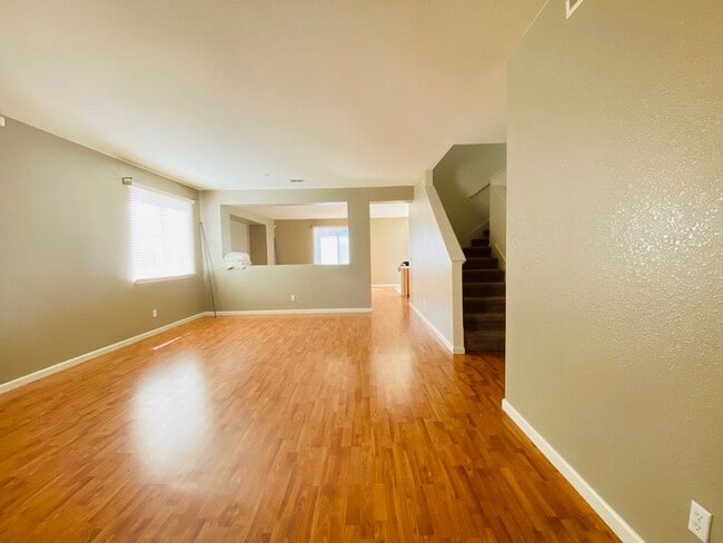 Building Photo - Spacious and Beautiful Home Close to a Huge Park