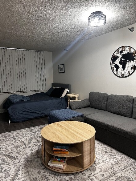 Building Photo - 440 N McClurg Ct