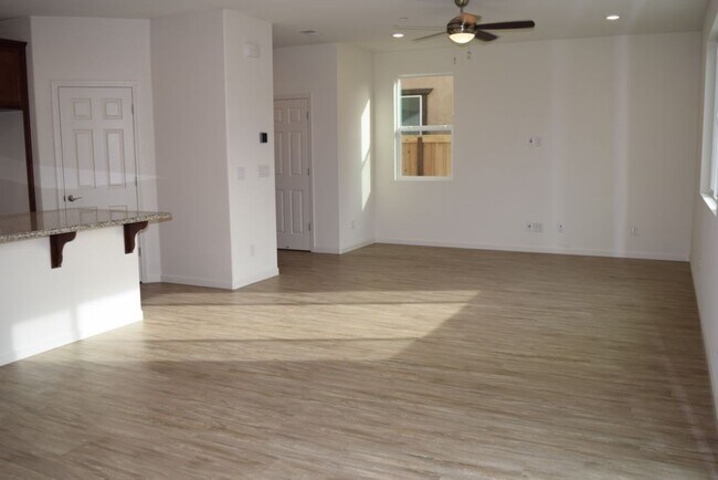 Building Photo - 6114 Mehrten Cir
