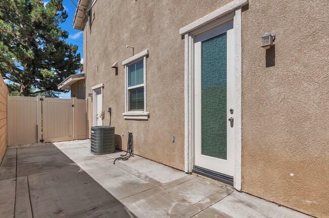 Building Photo - 8798 Nozay Ln
