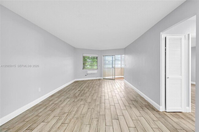 Building Photo - 1631 NE Miami Gardens Dr