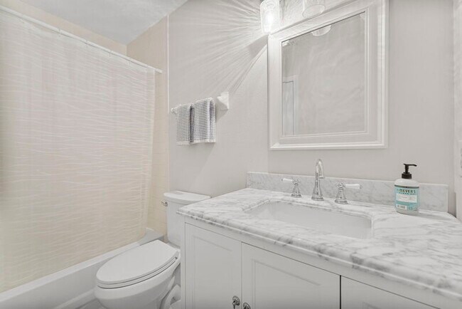 Building Photo - 200 Sandestin Ln