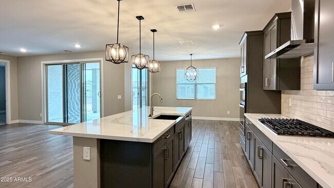 Building Photo - 15901 W El Cortez Pl