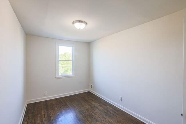 Building Photo - 7842 New Battle Grove Rd