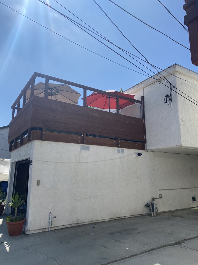 Building Photo - 32 18th Ave