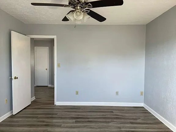 Building Photo - 1231 Shalom Dr