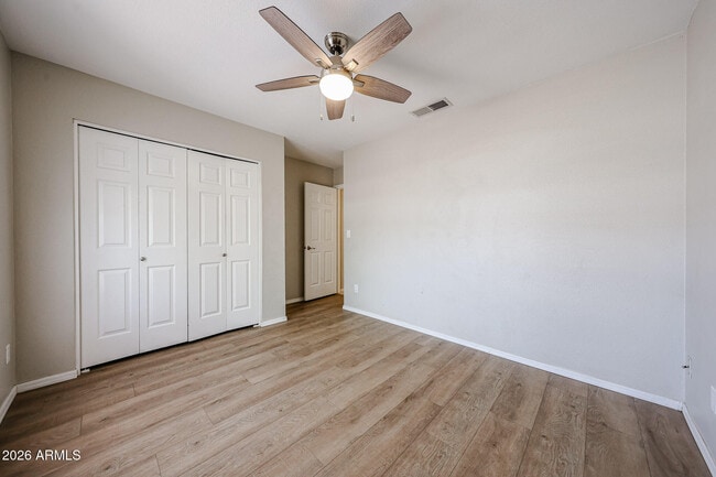 Building Photo - 6320 W Paradise Ln