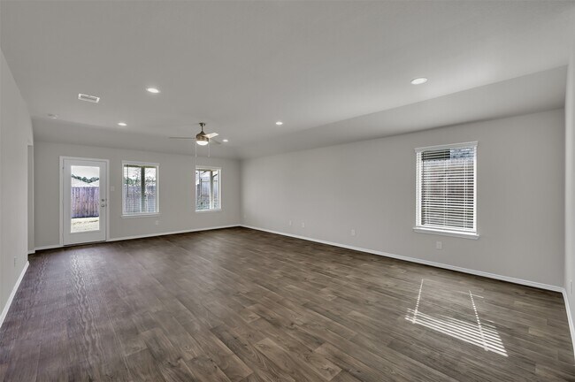 Building Photo - 6212 Hendricks Hbr Dr