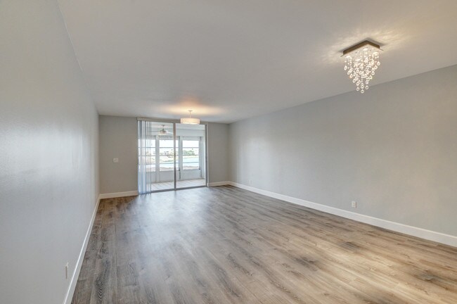 Building Photo - 14747 Cumberland Dr