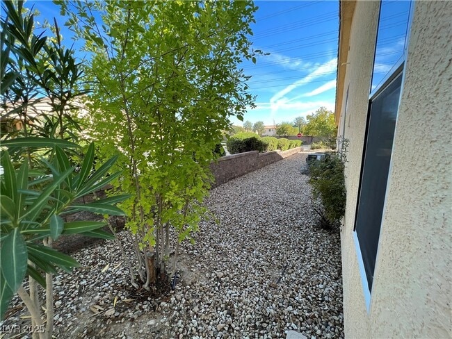 Building Photo - 5445 Progresso St