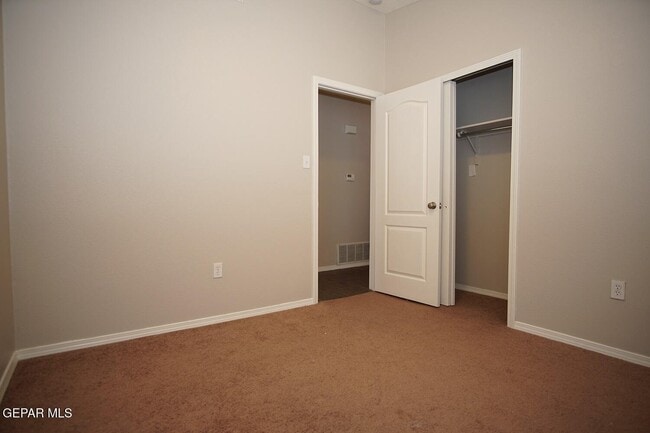 Building Photo - 10002 Cross St