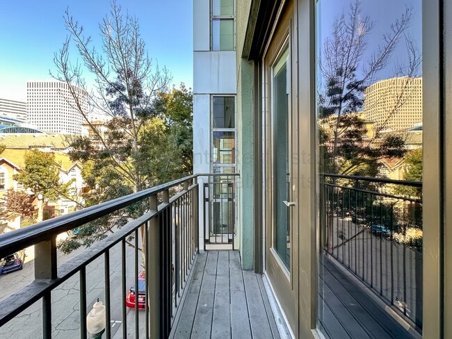 Building Photo - 585 9th St