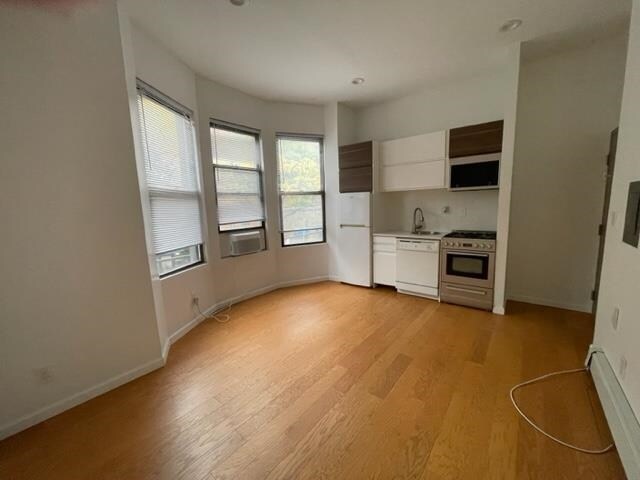 Building Photo - 193 Ogden Ave.