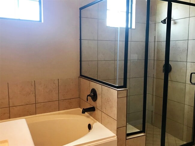 Building Photo - 722 Audra Ln