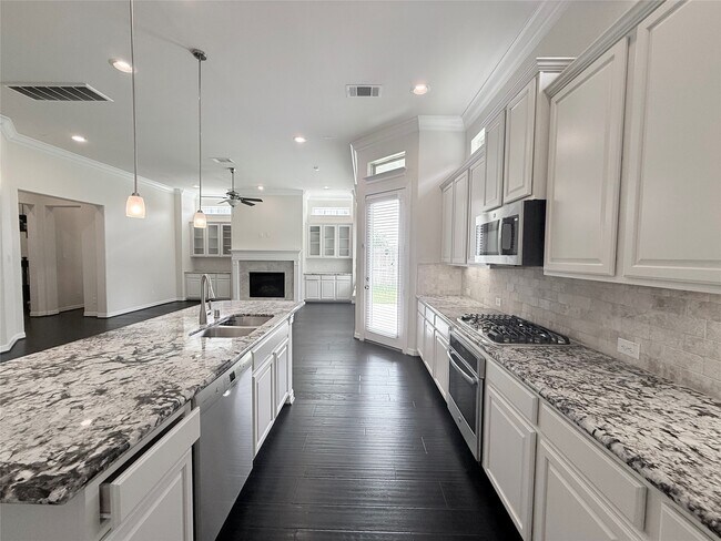 Building Photo - 13216 Green Hills Dr