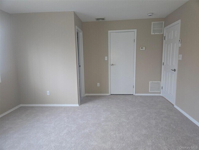 Building Photo - 19 Cardinal Ln