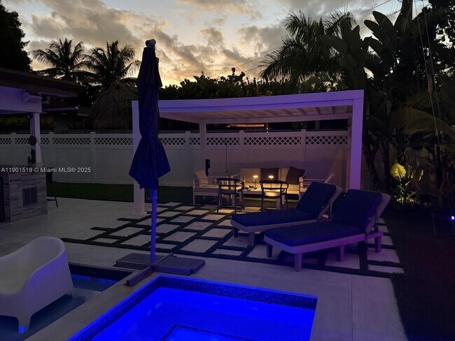 Building Photo - 1637 SE 1st St