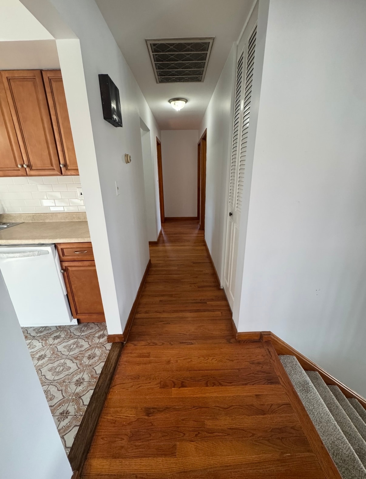 Building Photo - 208 6th St