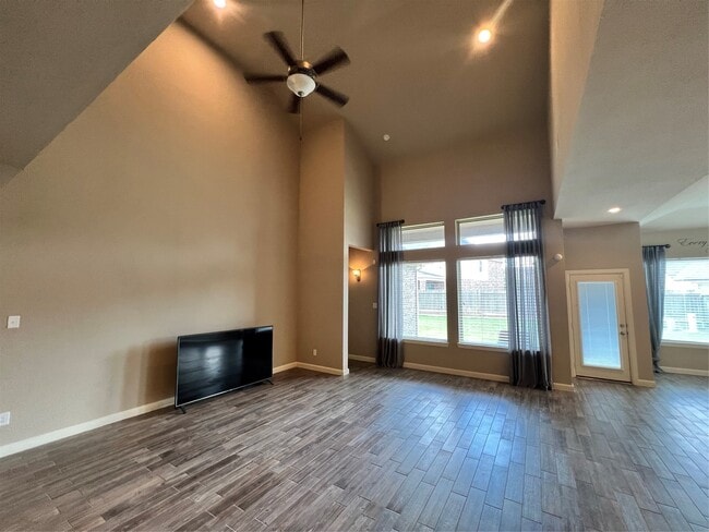 Building Photo - 3318 Suffolk Creek Ln