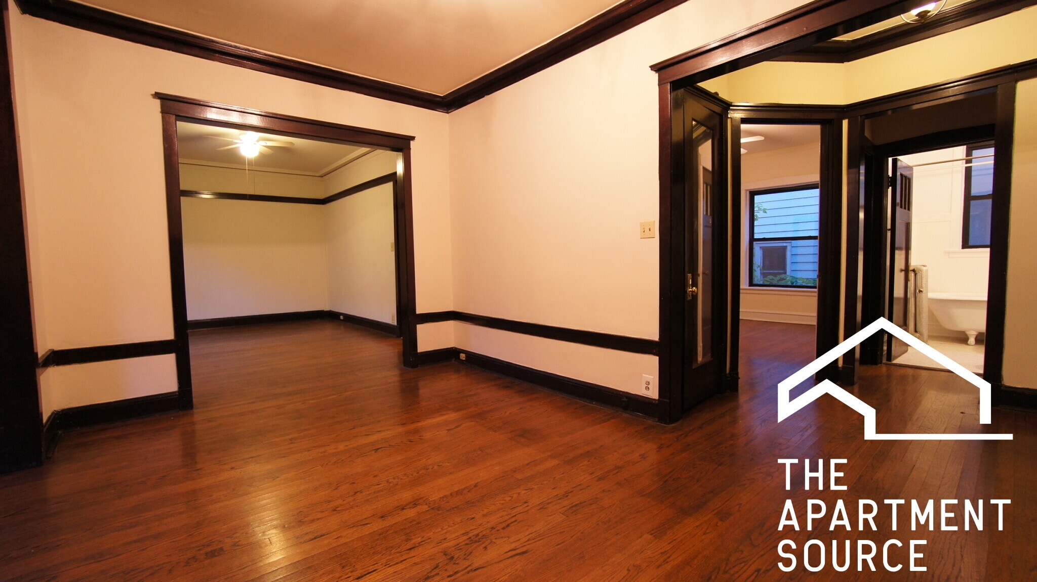 Building Photo - 2434 N Sawyer Ave