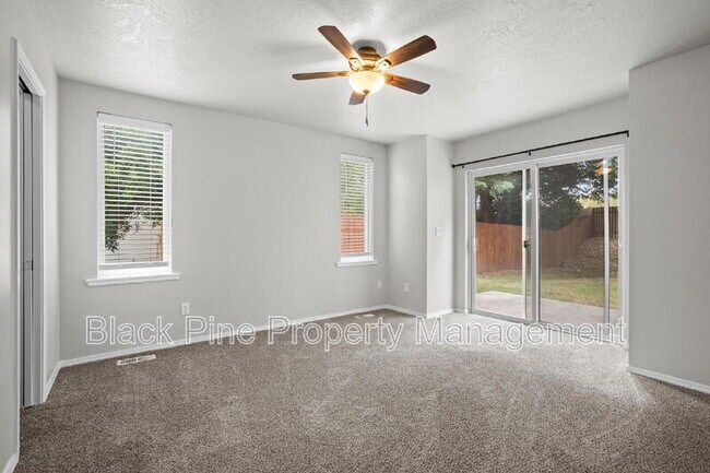 Building Photo - 543 W Bosanka Dr